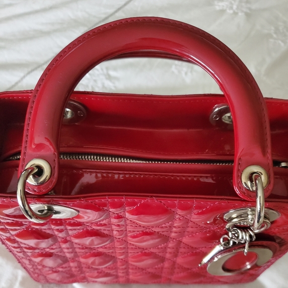 DIOR LADY DIOR - CANNAGE QUILTED RED PATENT LEATHER - Picture 2 of 7
